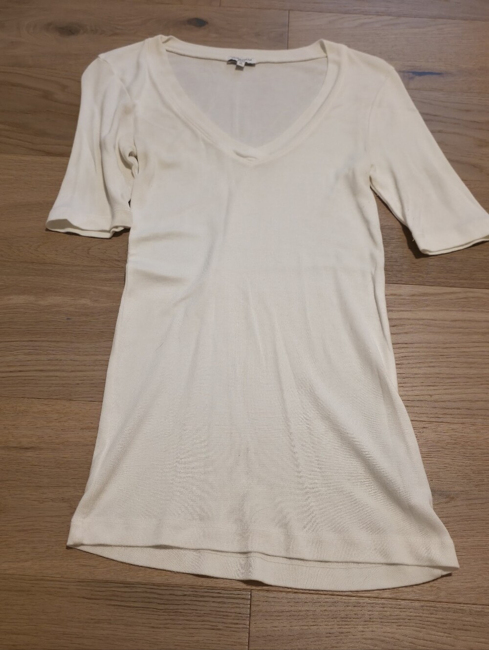 Splendid White V-Neck Short Sleeve Tee